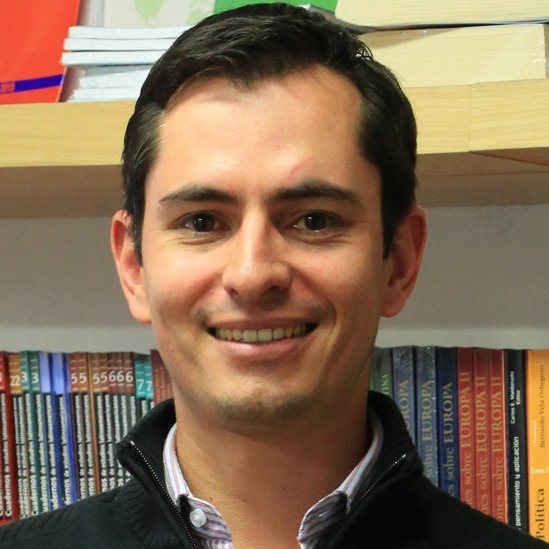 Clic para leer biografía