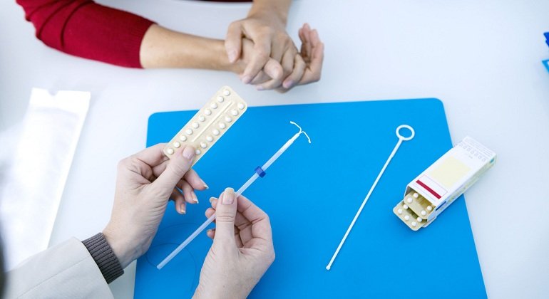 Video compared to conversational contraceptive counseling during labor and maternity hospitalization in Colombia: A randomized trial
